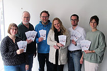 Das Bild zeigt Vertreter der 6 Partner des Runden Tisches Energiearmut